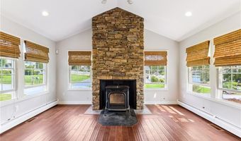 18 Anawan Ave, Narragansett, RI 02882