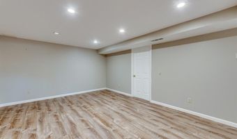 13153 Barrett Meadows Dr, Des Peres, MO 63021