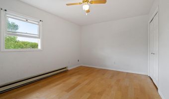 7 Hemlock Ln, Albany, NY 12208
