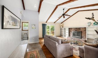 20 Adirondack Dr, East Greenwich, RI 02818