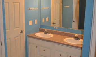 305 N Eighth St, Albion, IL 62806