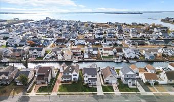 16 Gibbs Rd, Amity Harbor, NY 11701