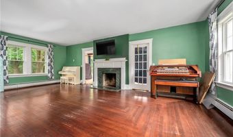 60 White Pkwy, North Smithfield, RI 02896