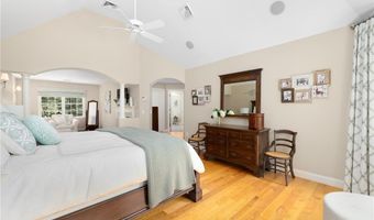 4 Brookfield Ct, East Greenwich, RI 02818