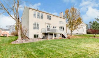33 Fox Point Ct NE, Ada, MI 49301