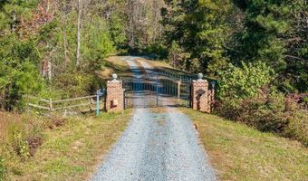 2004 SEVEN MEADOWS Ln, Appomattox, VA 24522