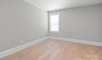 6910 Providence Ln W, Charlotte, NC 28226