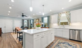 404 Ramaux St, Bay St. Louis, MS 39520