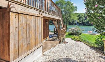 39 Cedar Dr, Danbury, CT 06811