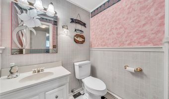 8 Countryside Ct, Amherst, NY 14221