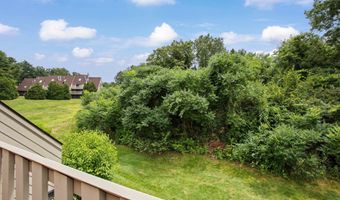 10 Rockingham Ct, Bedford, NH 03110