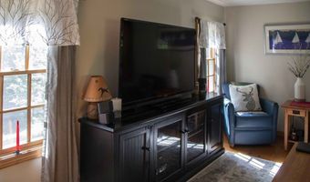 11 N Shore Rd, Chester, NH 03036