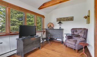 1 E Gate Rd, Danbury, CT 06811