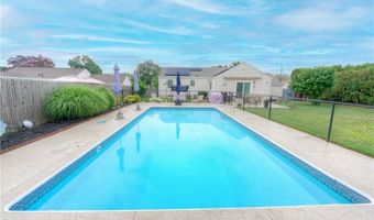 14 Willow Dr, Cranston, RI 02920