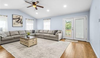 7 Jill Ct, East Providence, RI 02915