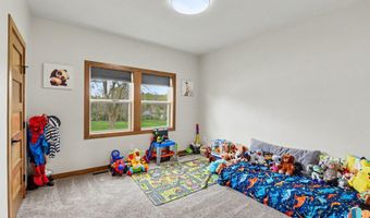 1001 S Moonlight Cir, Brandon, SD 57005