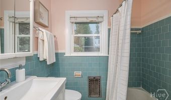 14 E 54th St, Savannah, GA 31405