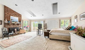 264 Boston Neck Rd, Narragansett, RI 02882