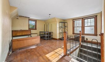 327 E 37th St, Anderson, IN 46013
