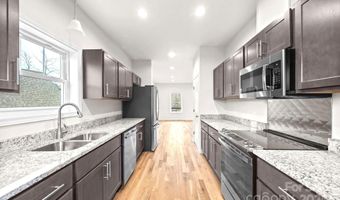 7 Berry Crest Ln, Arden, NC 28704