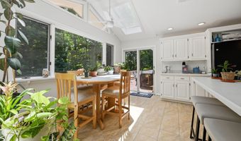 3 Birchcrest Dr, Danbury, CT 06811