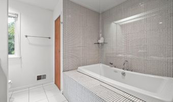 3735 Tremont Ln, Ann Arbor, MI 48105