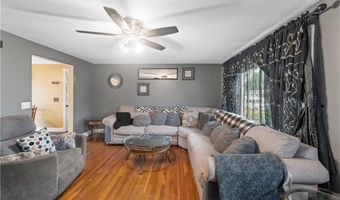 64 Deerfield Dr, Warwick, RI 02886