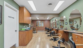 721 E River Rd, Anoka, MN 55303