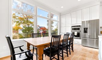 90 E LAKE Dr, Annapolis, MD 21403