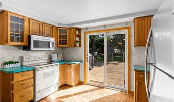 72 Windsor Park Dr, Coventry, RI 02816