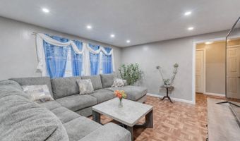 40 Cottage Grove Cir, Bloomfield, CT 06002