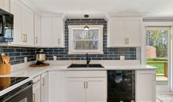 569 Benton Rd, Albion, ME 04910
