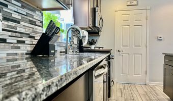 14 Hemlock Ln, Bayville, NJ 08721