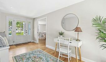 1 Cheshire Dr, Barrington, RI 02806