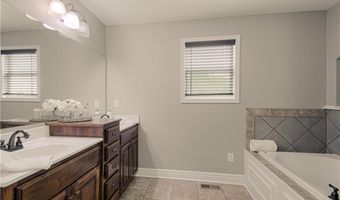 16910 Tucker Ct, Basehor, KS 66007