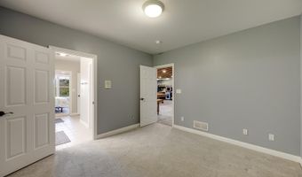 5120 Country Hills Dr, Aurora, IN 47001