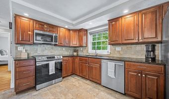 25 Claire Dr, Attleboro, MA 02703