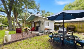 128 4th St, Apalachicola, FL 32320