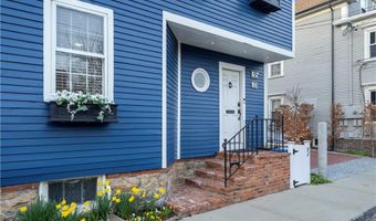 33 Marsh St, Newport, RI 02840