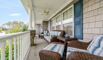 18 South Plz, Amity Harbor, NY 11701