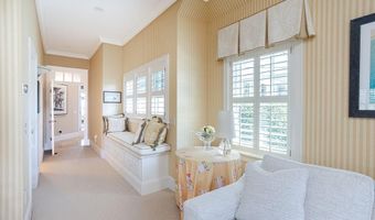 135 Cliff Dr, Narragansett, RI 02882