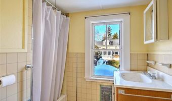 74 ADAMS POINT Rd, Barrington, RI 02806