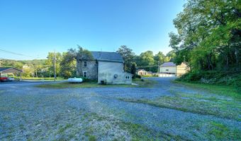 2165 STATE St, Alburtis, PA 18011