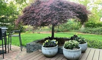 22 Lantern Ln, Barrington, RI 02806