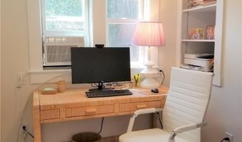 19 Stockholm St, Newport, RI 02840