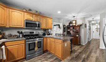 48 Poplar St, Beachwood, NJ 08722
