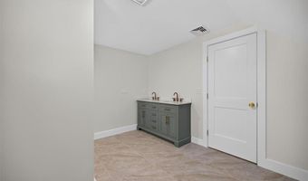 61 Applegate Rd, Cranston, RI 02920