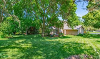 21 E Newhaven Cir, Madison, WI 53717