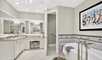 295 Meadowbrook Country Club Est, Ballwin, MO 63011