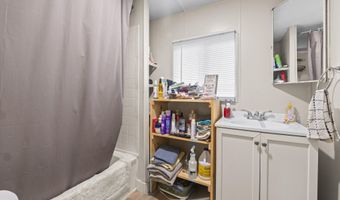 14 Lakeshore Dr, Belgrade, ME 04918